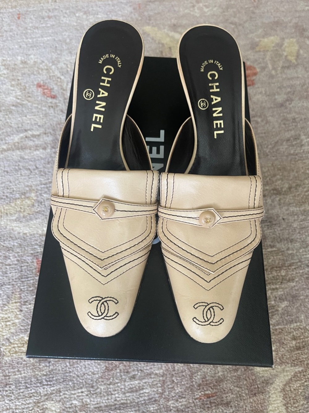 CHANEL Cream Leather CC Logo Mule Slides